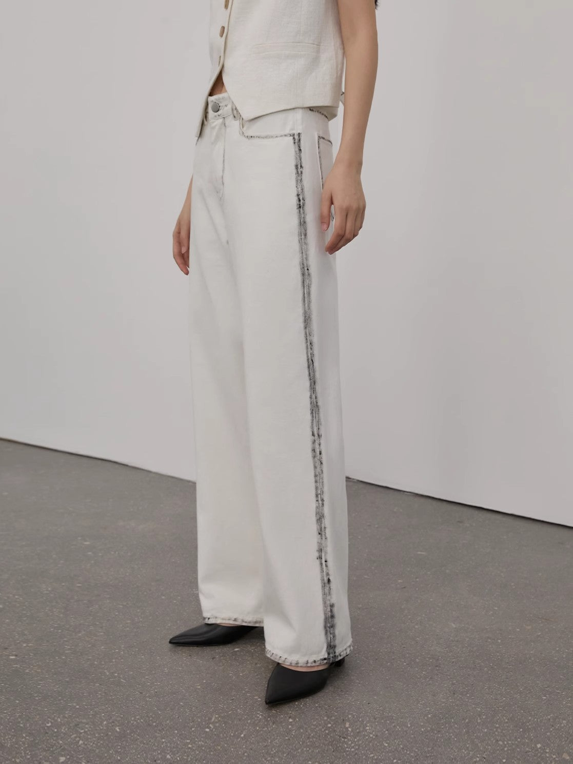 Beyond the Clouds White Loose-Fitting Brush the Edges Wide-Leg Pants