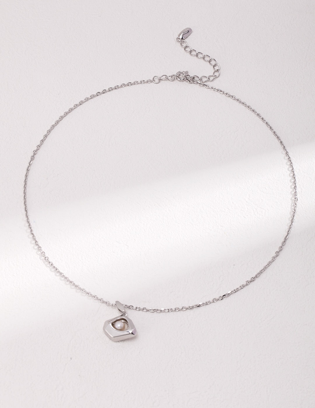 Special-Shaped Hollow Pearl Necklace