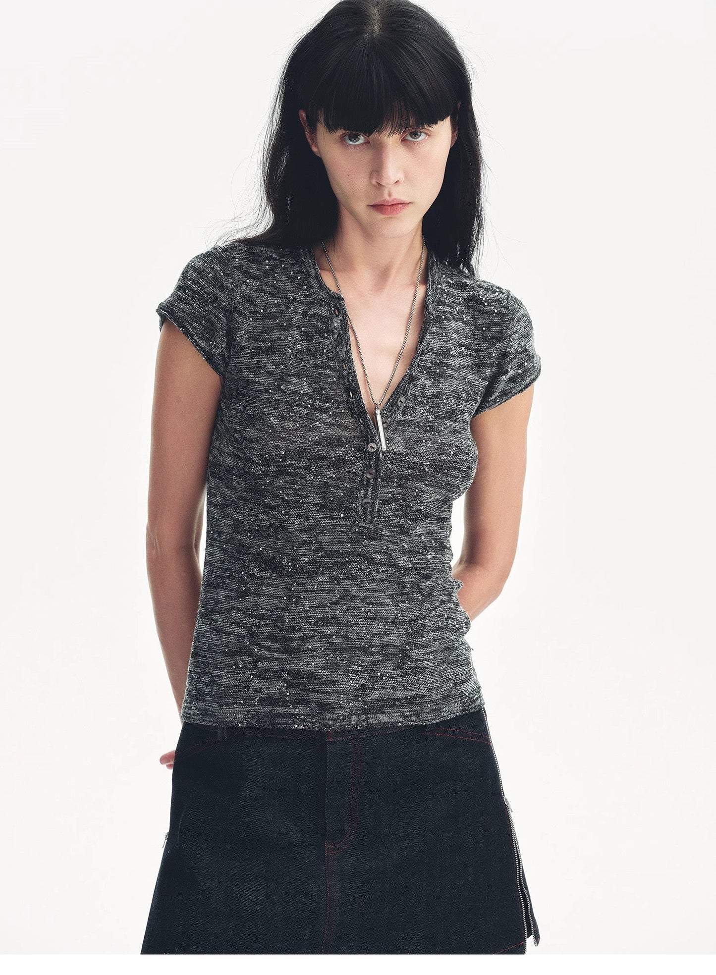 "Minimalist Light Gap" Cotton and Linen Blend Sequined Henley Neck Short Sleeve T-Shirt
