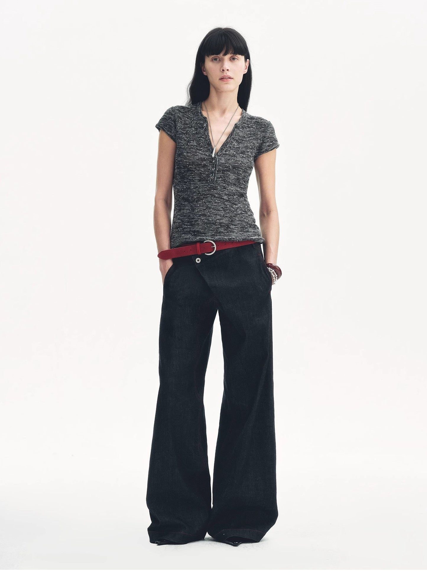 "Minimalist Light Gap" Cotton and Linen Blend Sequined Henley Neck Short Sleeve T-Shirt