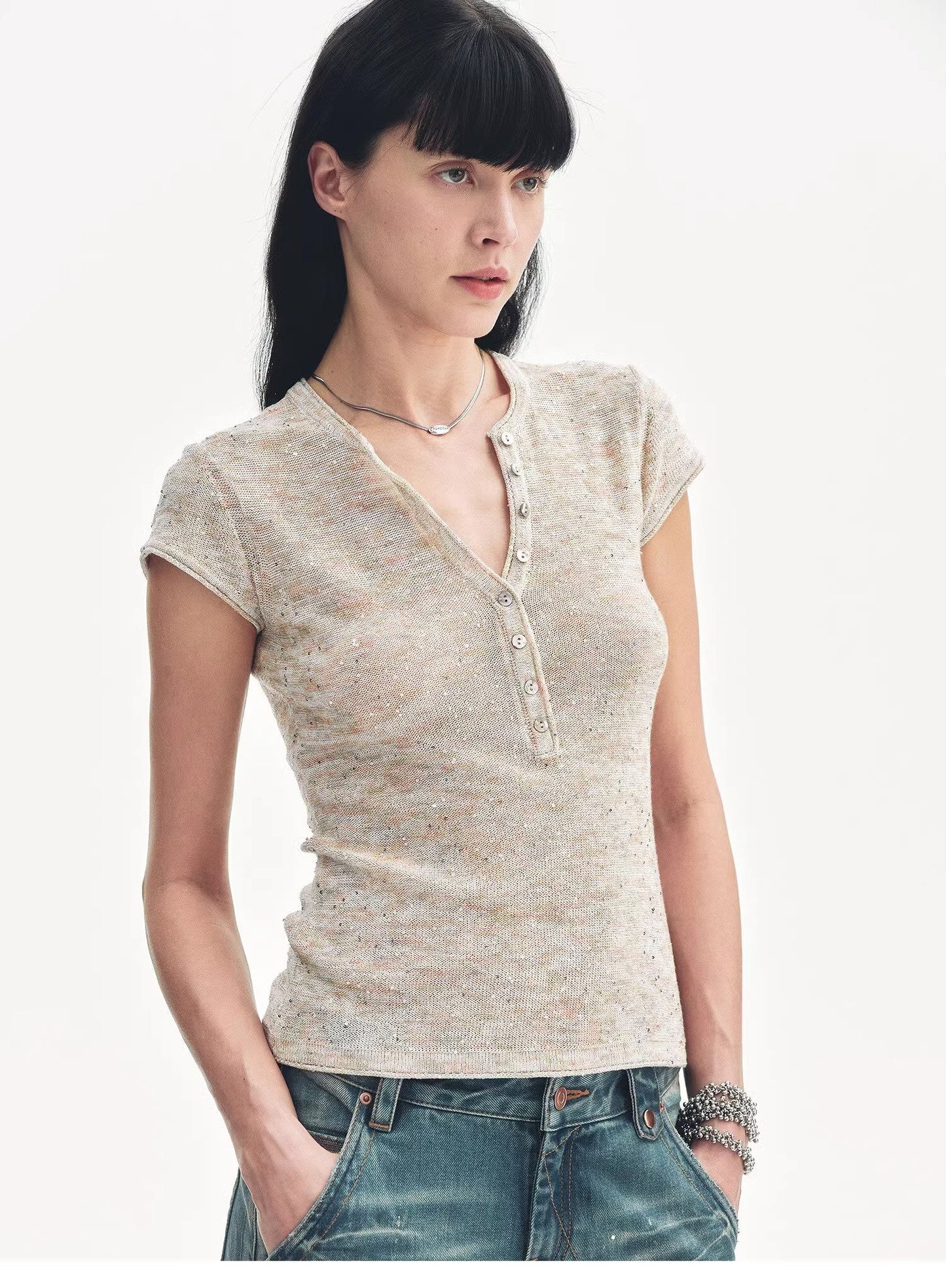 "Minimalist Light Gap" Cotton and Linen Blend Sequined Henley Neck Short Sleeve T-Shirt
