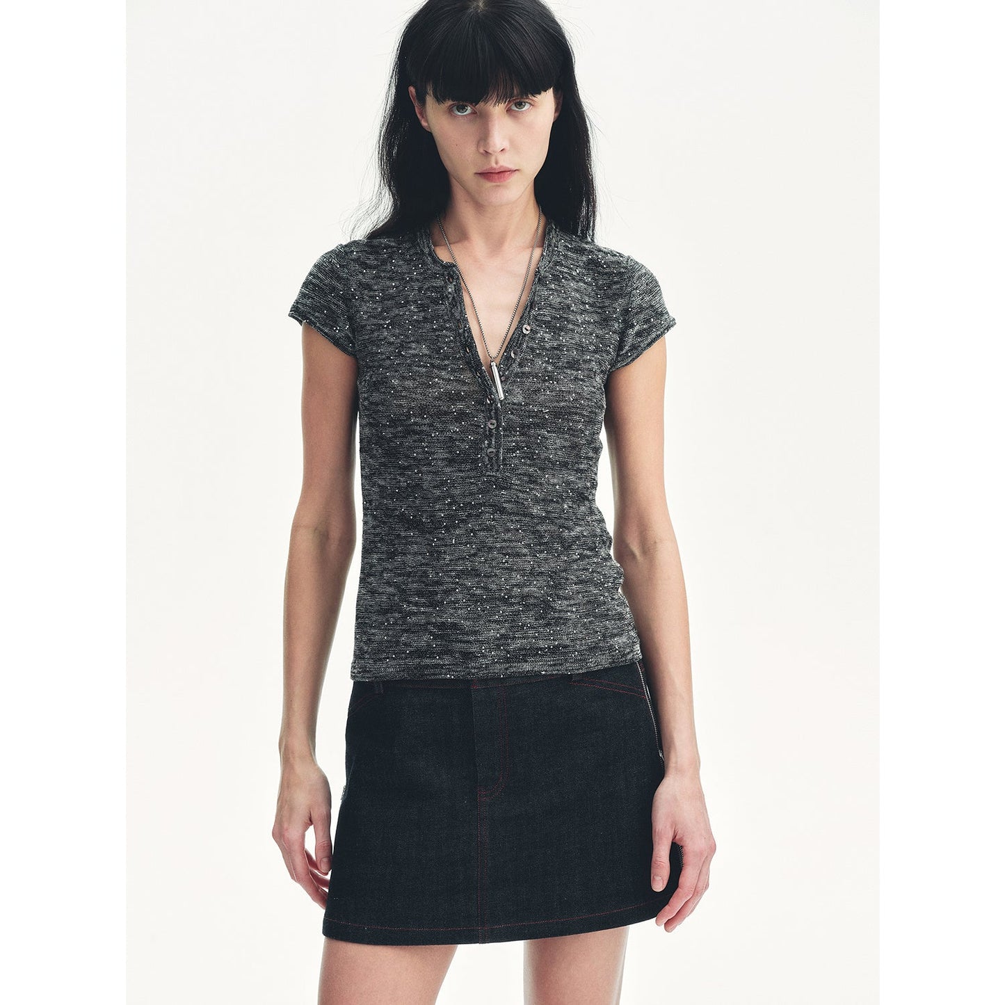 "Minimalist Light Gap" Cotton and Linen Blend Sequined Henley Neck Short Sleeve T-Shirt